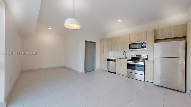 Building Photo - 519 SW 5th Ave