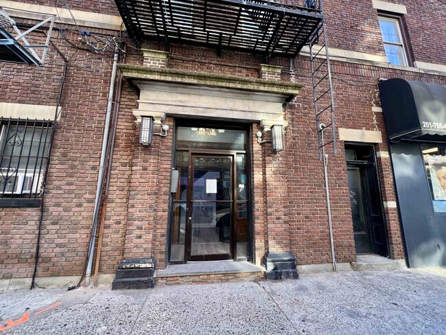 Building Photo - 6002 Hudson Ave