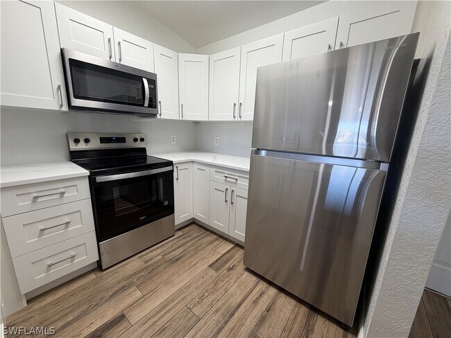 Building Photo - 8274 Key Royal Cir