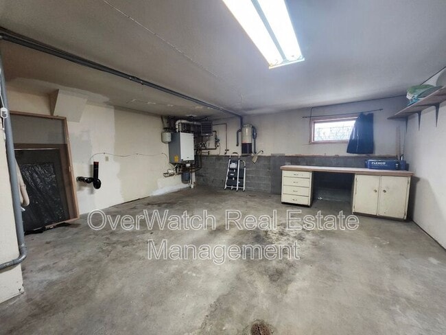 Building Photo - 1932 Beaver Pl