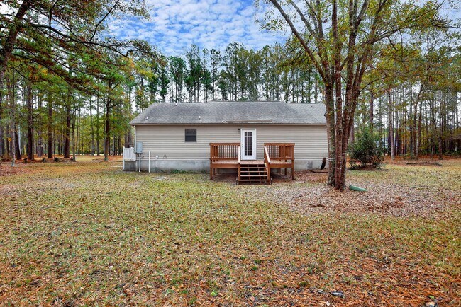 Building Photo - 3 bedroom 2.5 bath home