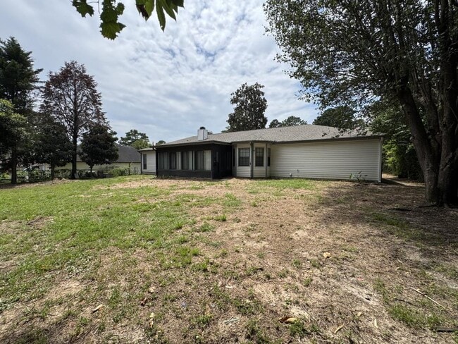 Building Photo - 327 Bonnie Dr