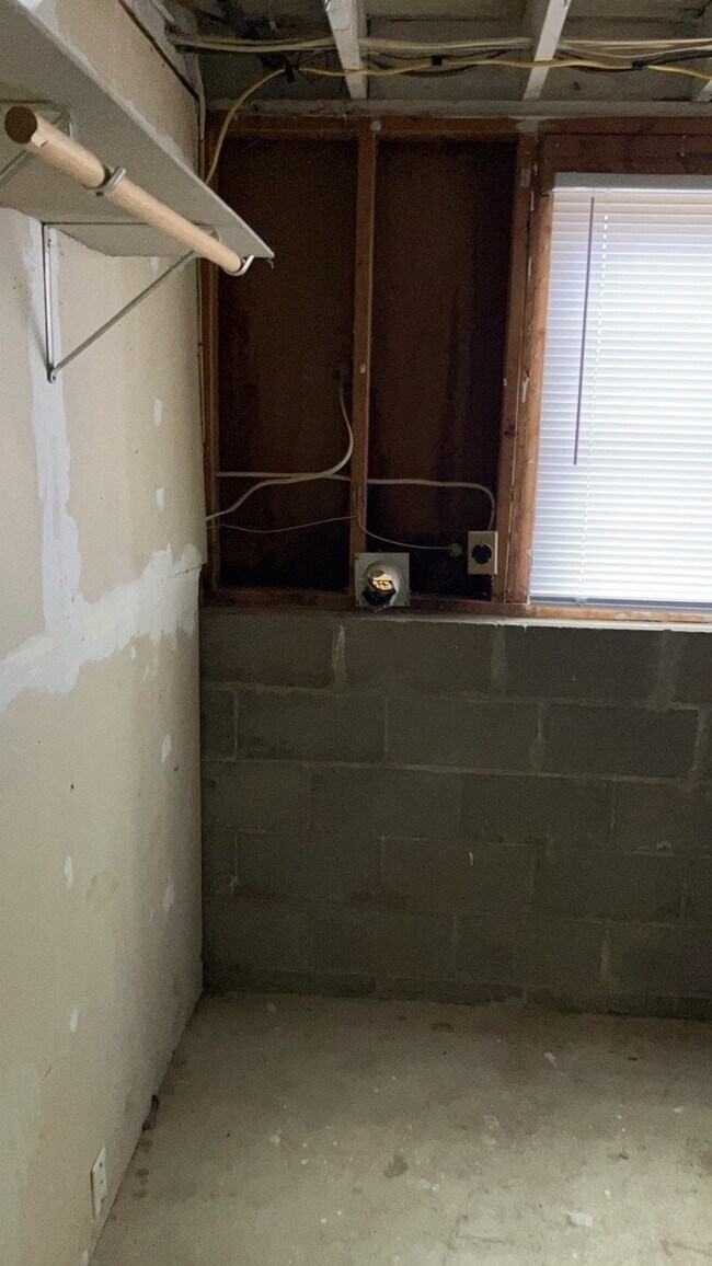 Building Photo - 105 Woodard Dr