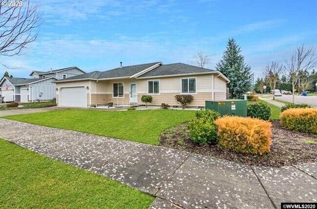 Building Photo - Available Now: Well-kept home on a corner lot in a desired SW neighborhood