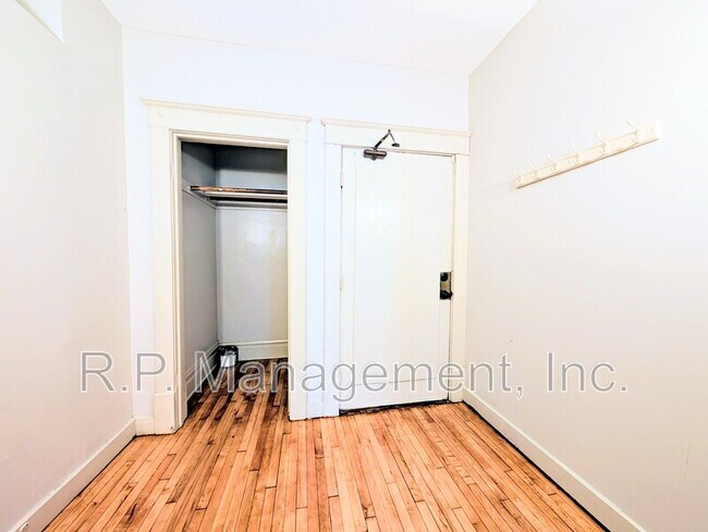 Building Photo - 61 Delos St W