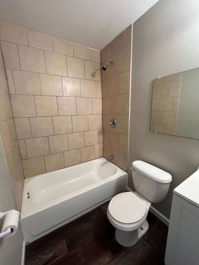 Building Photo - Spacious 3 Bedroom, 2-Bathroom Duplex - Pet Friendly - Section 8 Welcome!