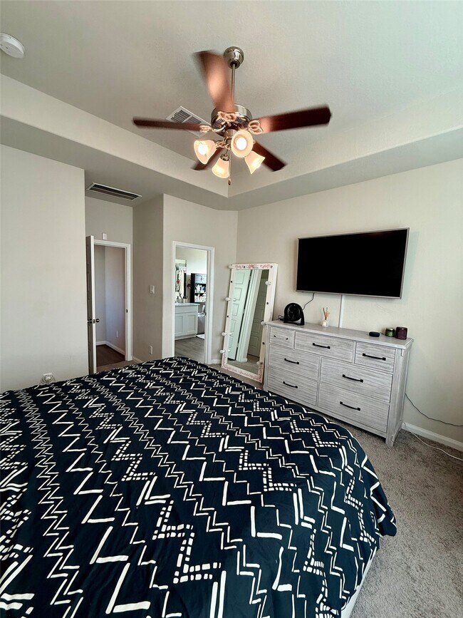 Building Photo - 15402 Sailpoint Ln