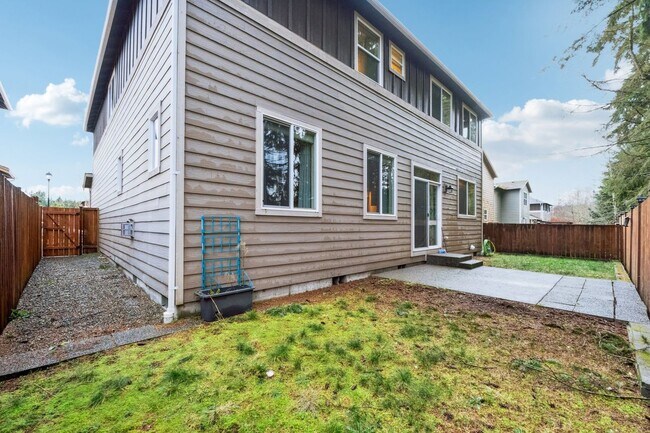 Building Photo - Well maintained 4-Bedroom 2.5 bath Graham home w/ Multiple Living Areas