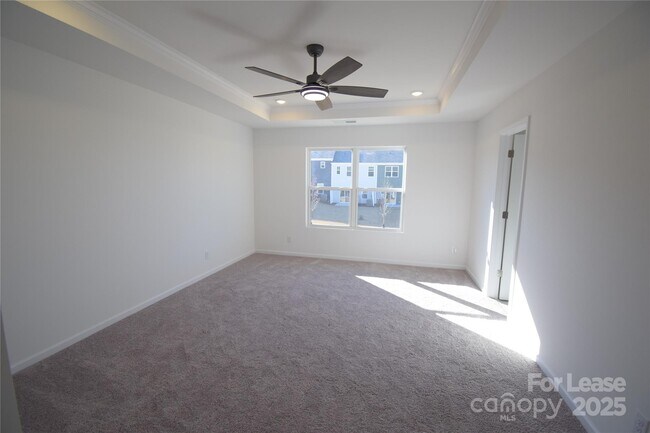 Building Photo - 752 Kitfox Dr NW