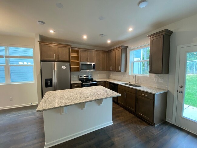 Building Photo - Brand New End Unit in Tulip Hills