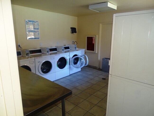 Building Photo - 5403 Newcastle Ave