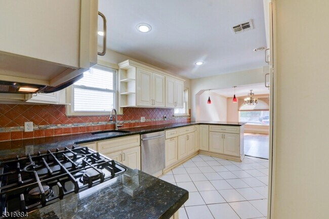 Building Photo - 33 Fairmount Ave
