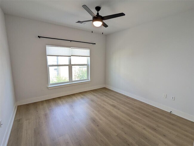 Building Photo - 2500 Longview St