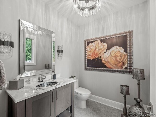 Building Photo - 3511 Lakecrest Dr