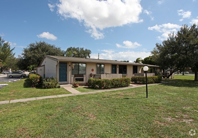 Building Photo - Oak Gardens Apartments