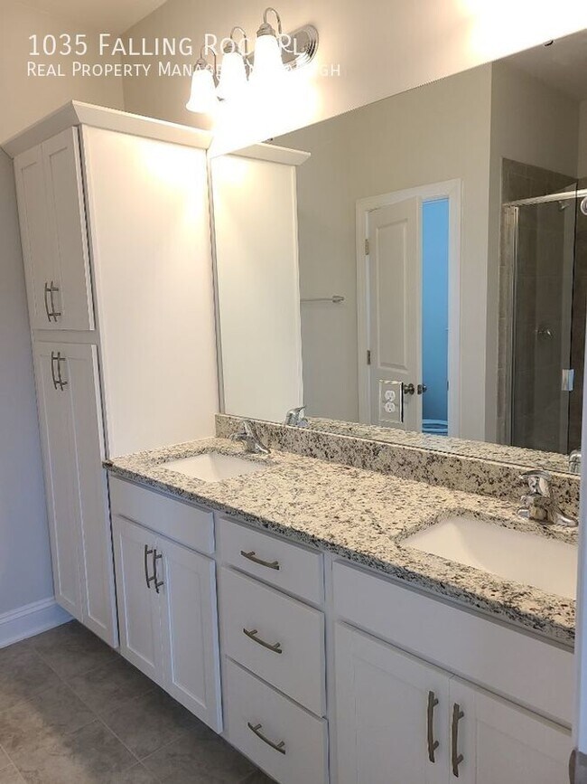 Building Photo - 1035 Falling Rock Pl