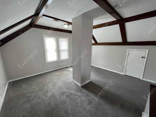 Building Photo - 18474 Glenmore St