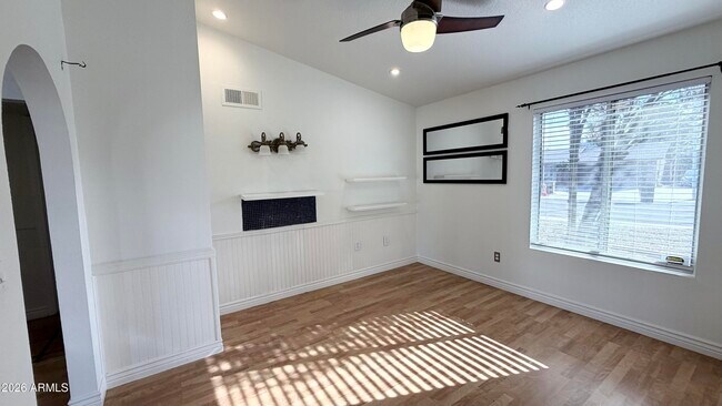 Building Photo - 4844 E Sunrise Dr