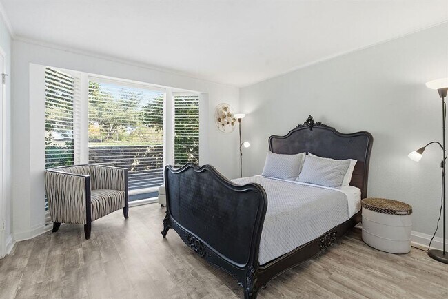 Building Photo - 112 World of Tennis Sq