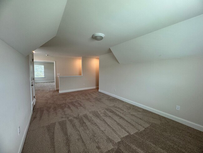 Building Photo - Spacious 4BR 3BA home in Northern Greensboro