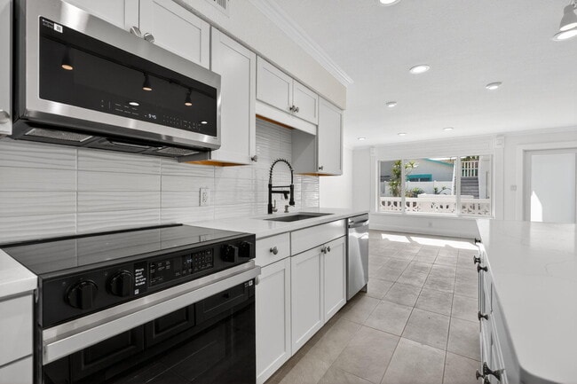 Building Photo - 624 Southwind Cir