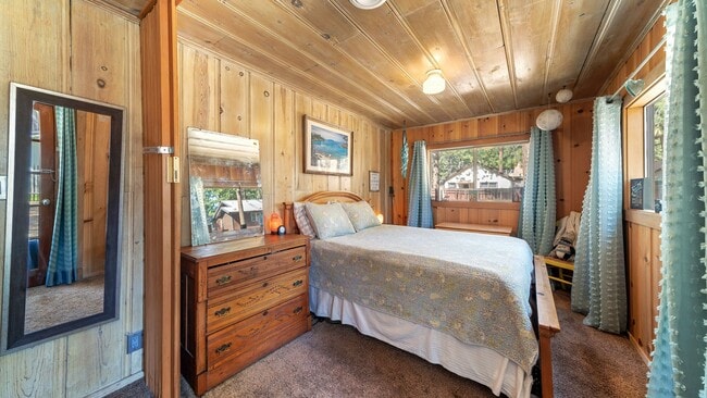 Building Photo - Lovely home with lake views available for ...