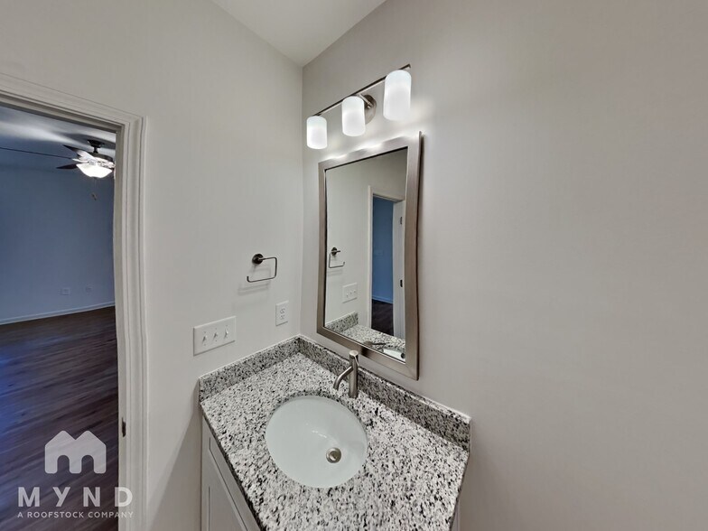 Building Photo - 203 S Skyland Dr