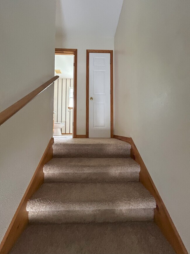 Building Photo - 836 Stonegate Ct