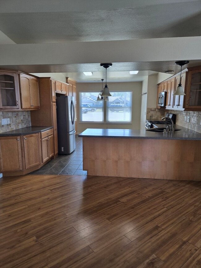 Building Photo - Pet Friendly solar home!