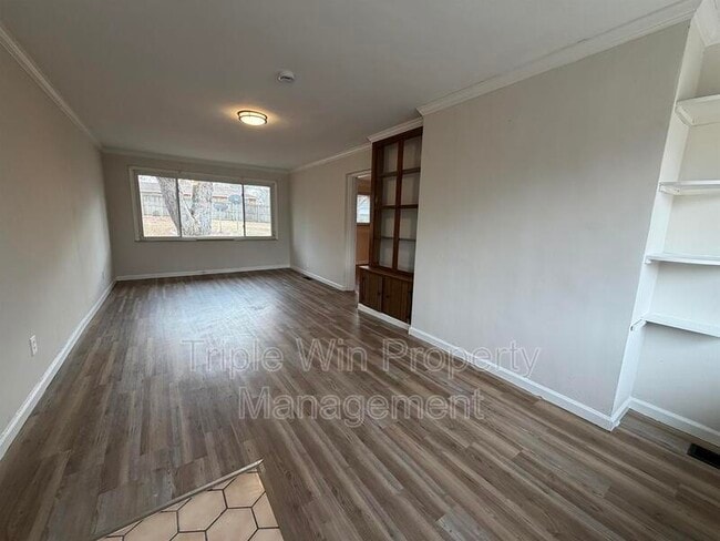 Building Photo - 30 Rolling Hills Dr