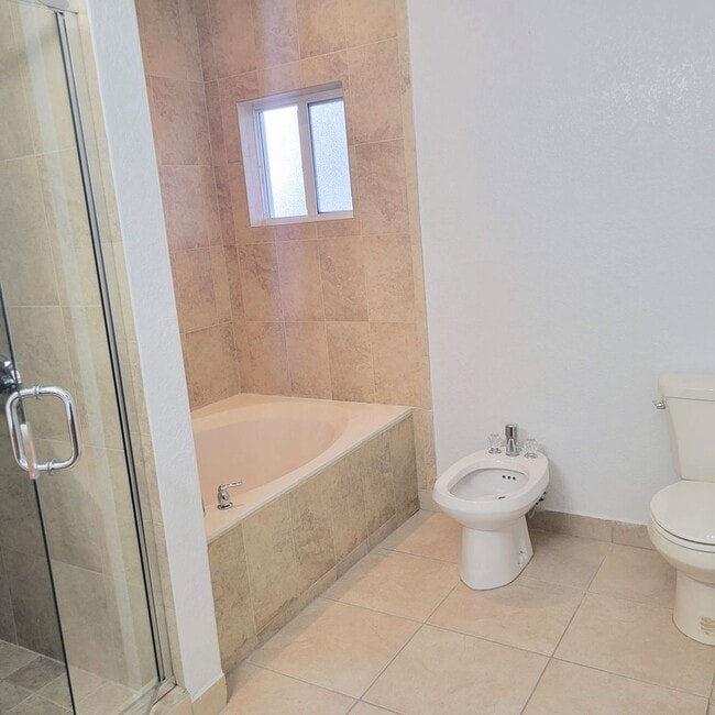 Building Photo - Single-story, 3/2.5 corner lot located near multiple FL Turnpike exits