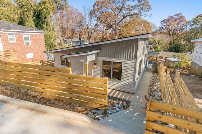 Building Photo - 21 Cody St