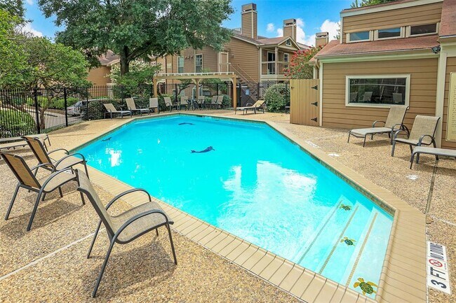 Building Photo - 1860 White Oak Dr