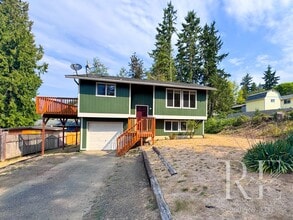 Building Photo - Spacious 4-Bedroom Home with Garage on Qui...