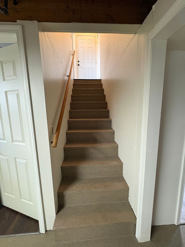 Building Photo - Spacious 4 Bedroom Home *Pet Friendly*