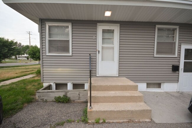 Building Photo - 619 2nd St NW