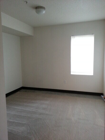 Building Photo - 943 S Gilbert St