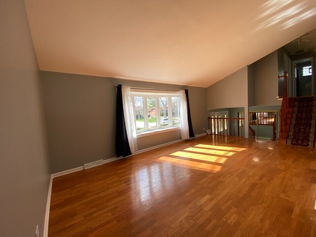 Building Photo - 1403 Sauk Ln