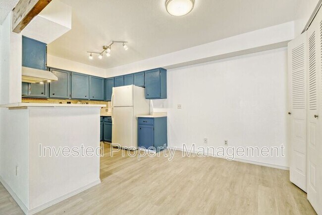 Building Photo - 370 Zang St