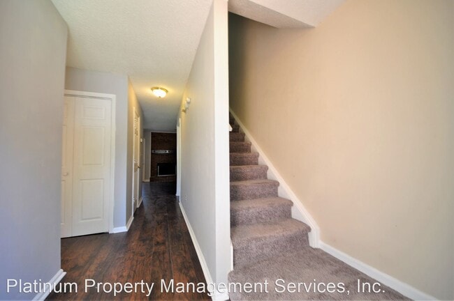 Building Photo - 2 br, 2.5 bath House - 232 Hembree Park Ter