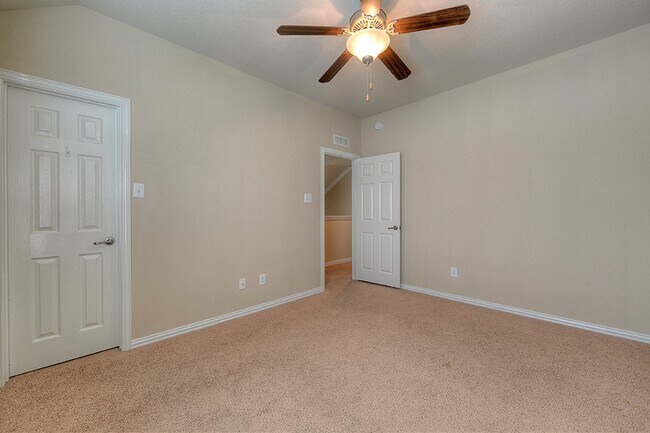 Building Photo - 10 Quillwood Pl