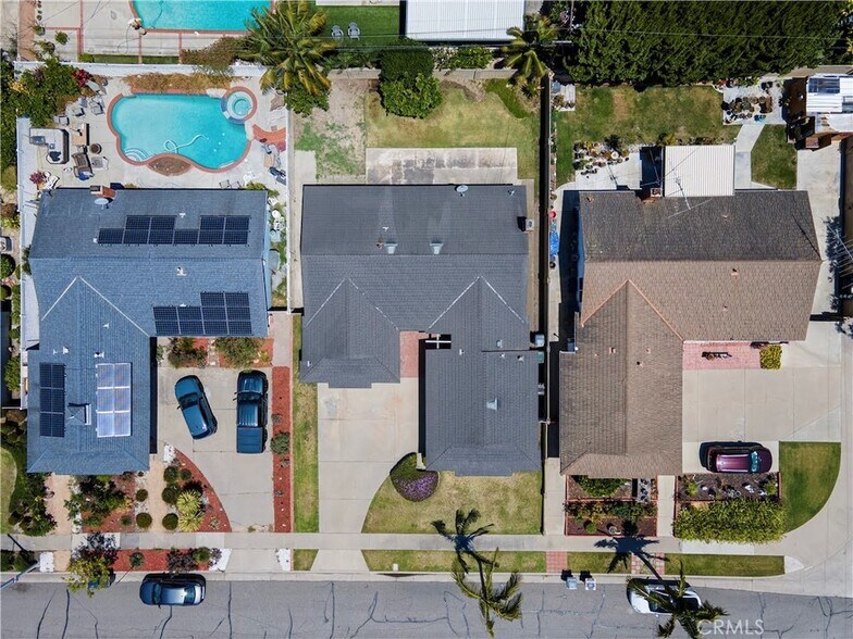 Building Photo - 6061 Dundee Dr