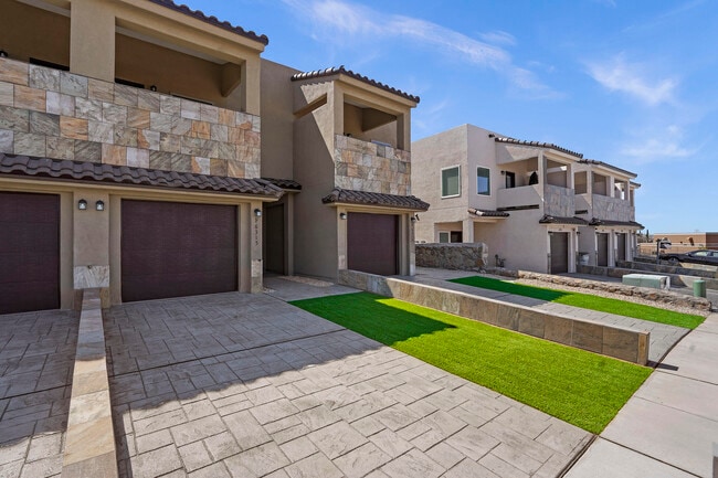 Primary Photo - 6315 Escondido Dr