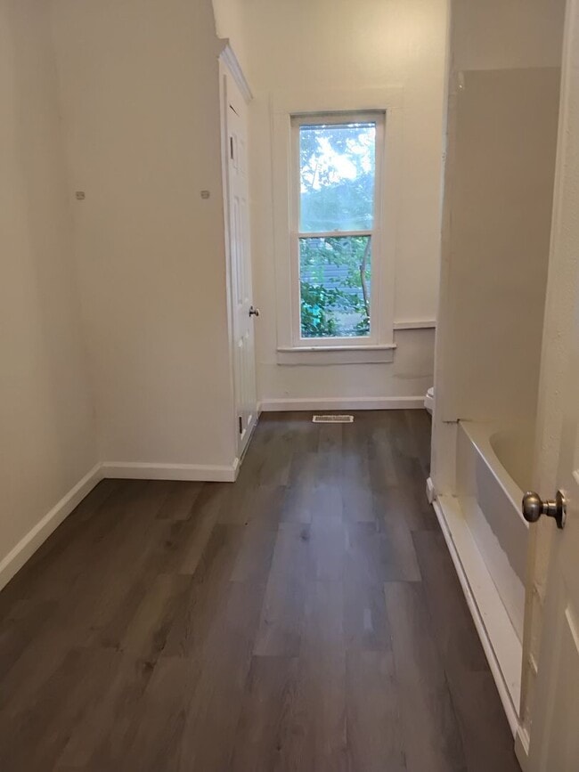 Building Photo - 2 Bed, 1 Bath home for rent