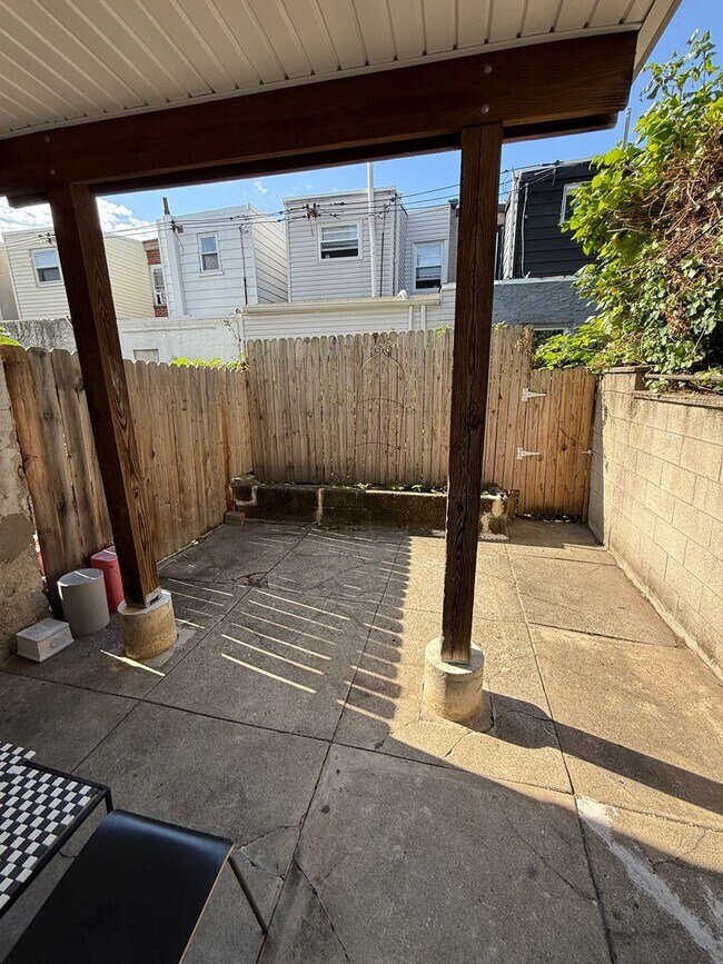 Building Photo - Point Breeze 3 bedroom South Philly