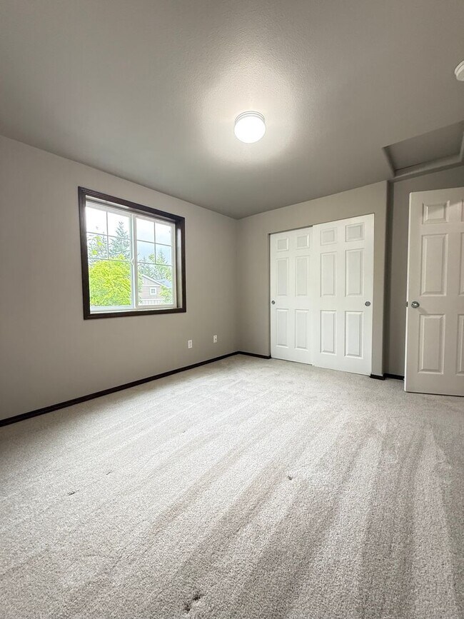 Building Photo - Modern 3BR/2.5BTH Home For Rent in Prime Marysville Location