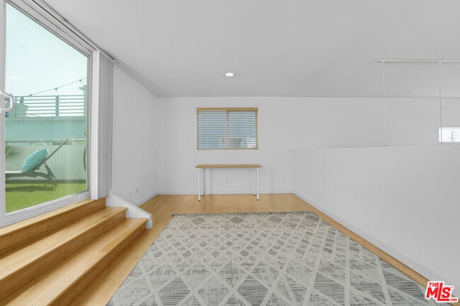 Building Photo - 120 Fleet St