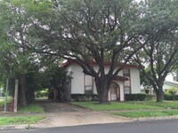 Building Photo - 2 Bedroom Duplex in SE San Antonio - PECAN...