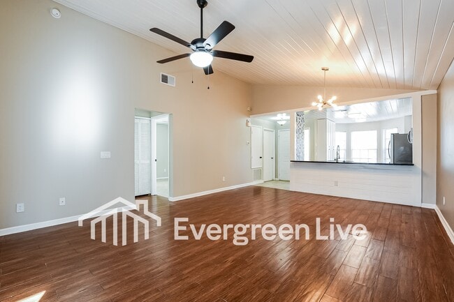 Building Photo - 1946 Larkwood Dr