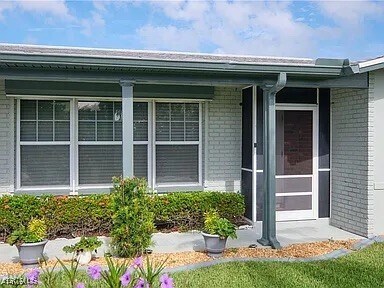 Building Photo - 4240 SE 3rd Ave